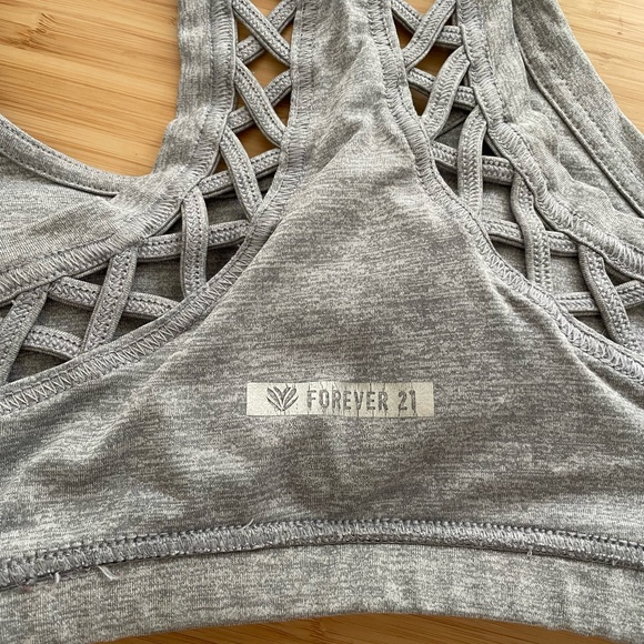 Forever 21 sports bra grey, great material nice and thick sturdy XS-S size - Picture 5 of 8